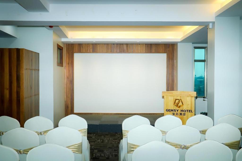 Gemsy Hotel Yangon Exterior foto