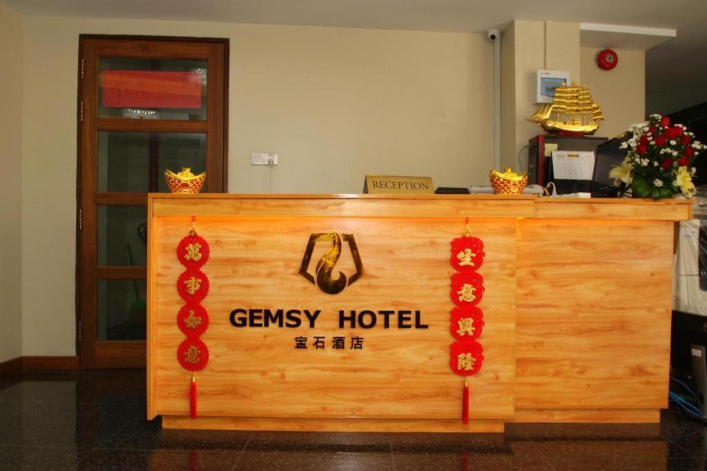 Gemsy Hotel Yangon Exterior foto