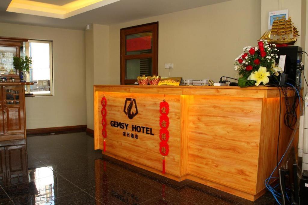 Gemsy Hotel Yangon Exterior foto