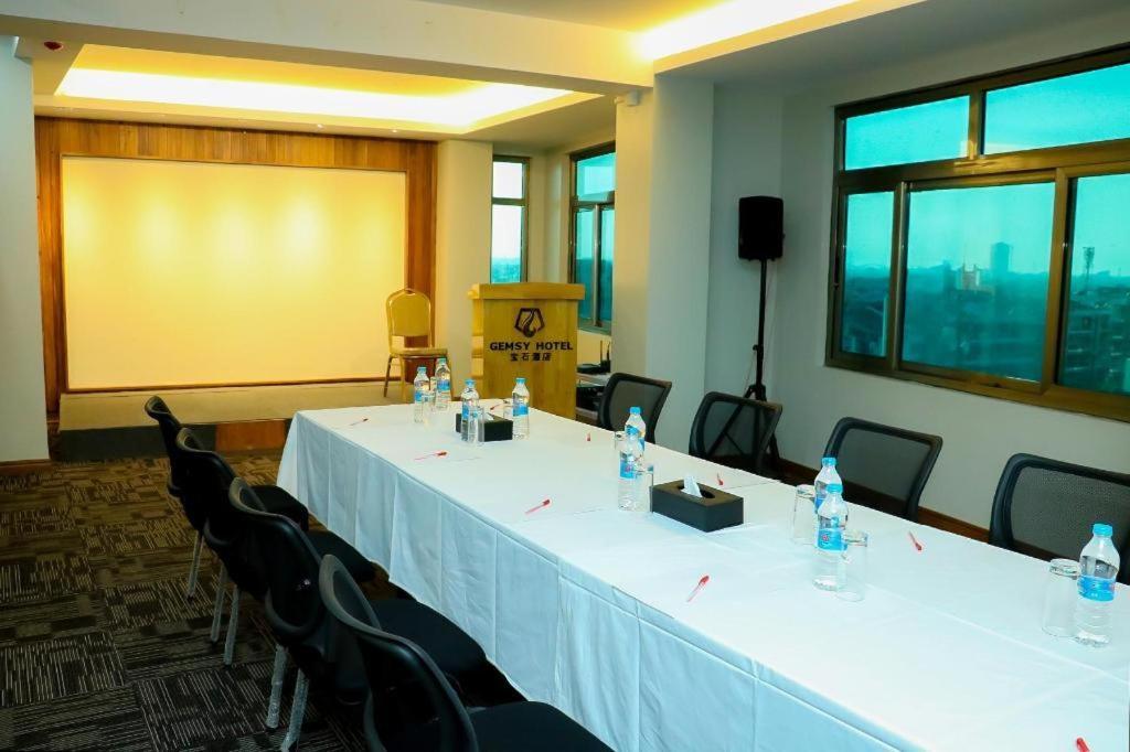 Gemsy Hotel Yangon Exterior foto