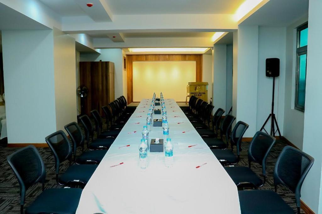 Gemsy Hotel Yangon Exterior foto